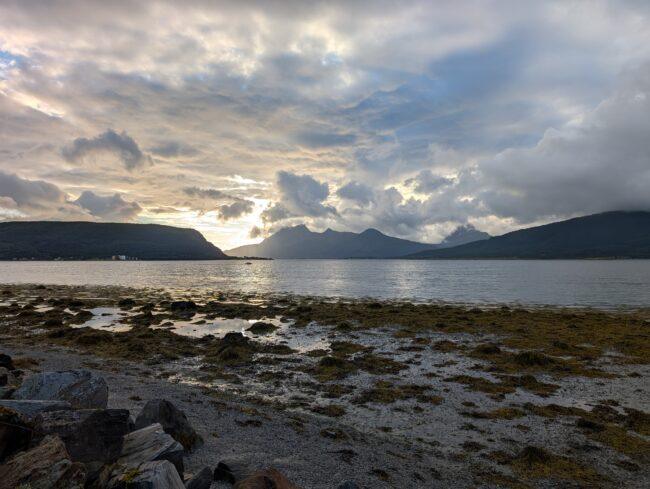 Utsikt fra havna i Nesna